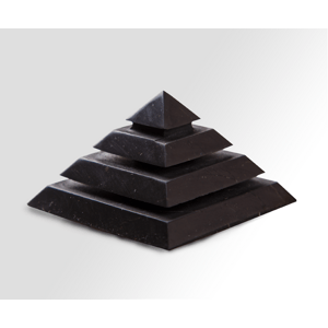 Šungit Sakkara leštená pyramída 7x7 cm 1ks
